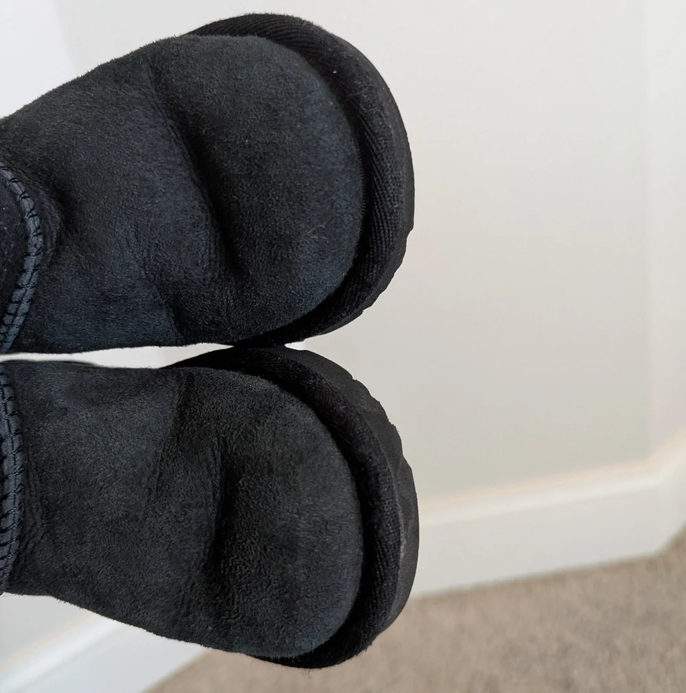 UGG Bailey Bow II Black Suede Boots Kids sz Toddler 9